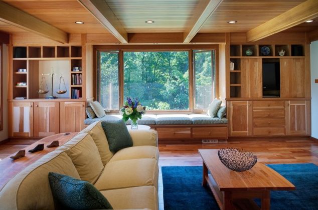 simple and subtle wood paneled ceiling incorporates the existing wooden beams seamlessly